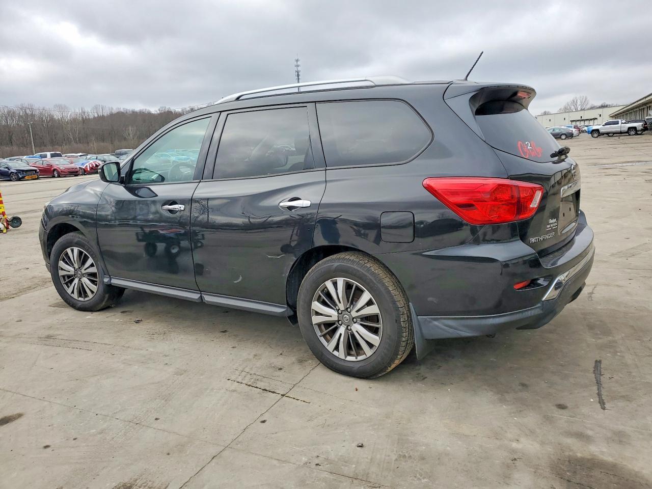 2018 Nissan Pathfinder s