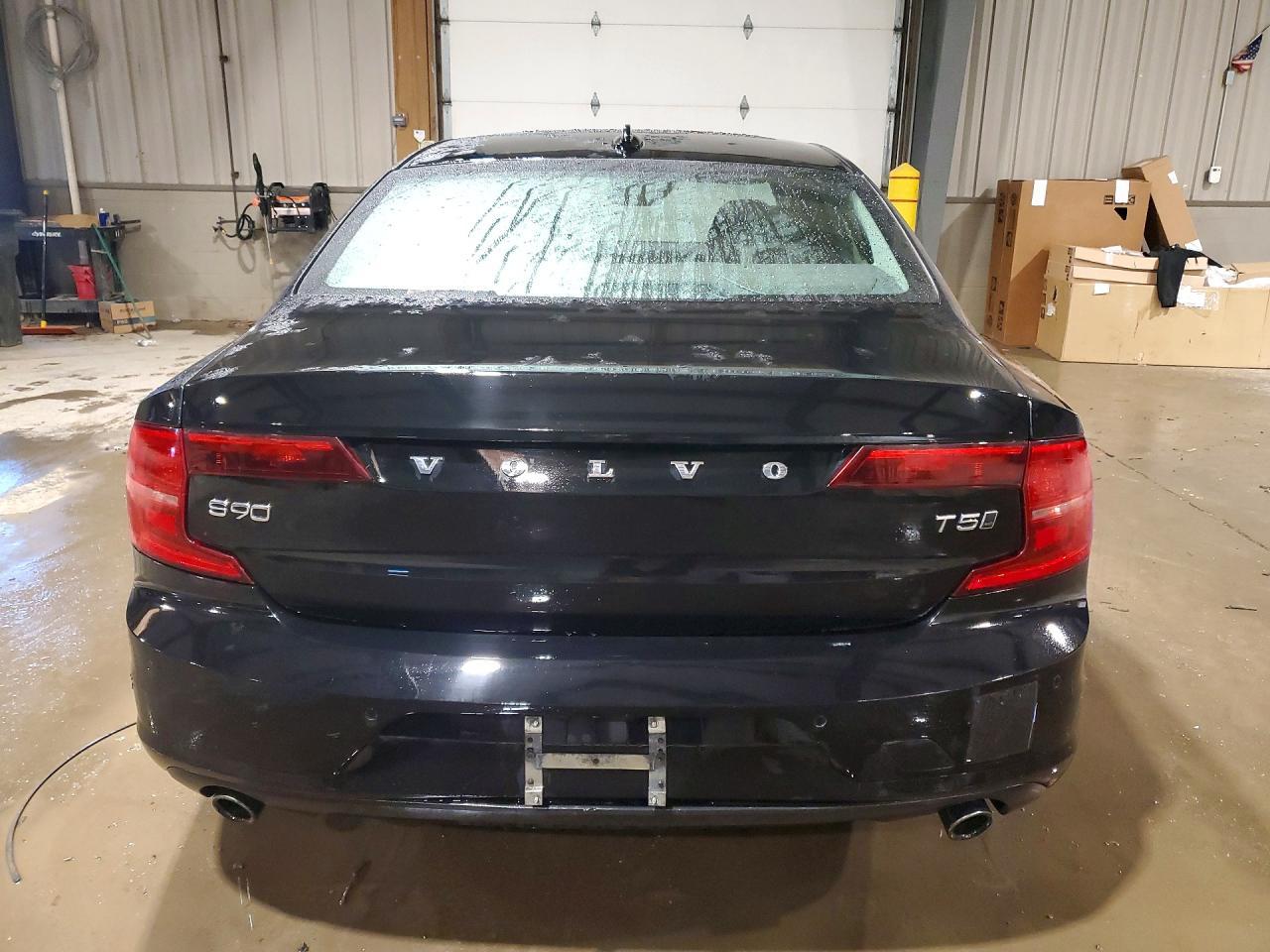 2018 Volvo S90 T5 Momentum