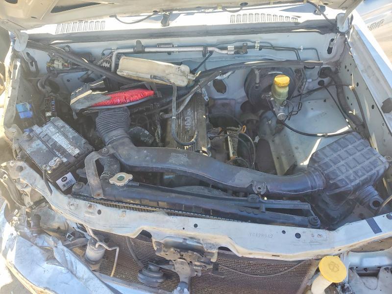 2000 Nissan Frontier xe