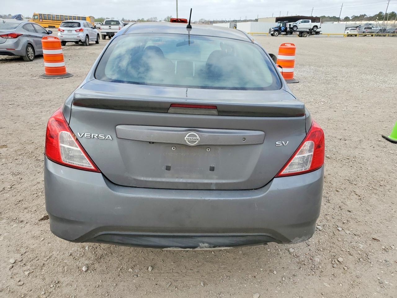2019 Nissan Versa sv