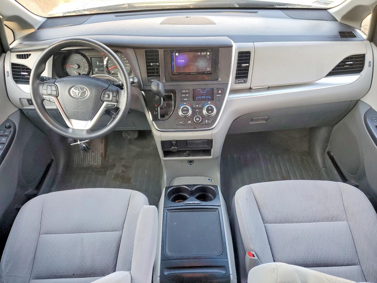 2015 Toyota Sienna le