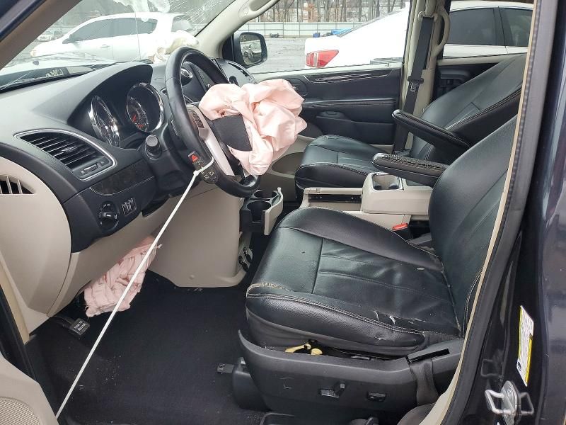 2014 Chrysler Town & Country Touring