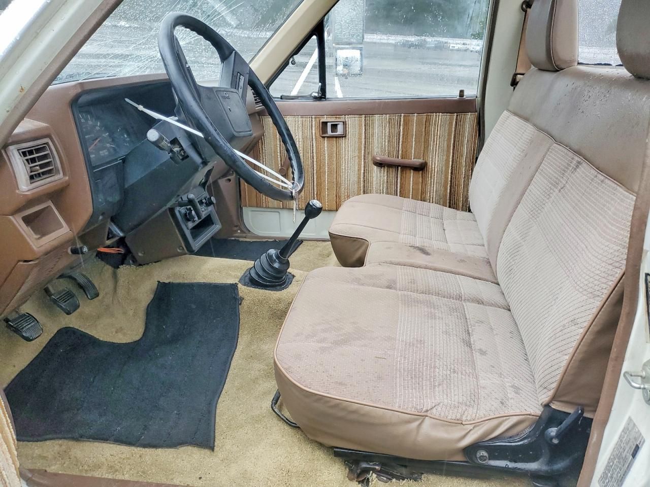 1984 Toyota Pickup Commercial / Camper RN55