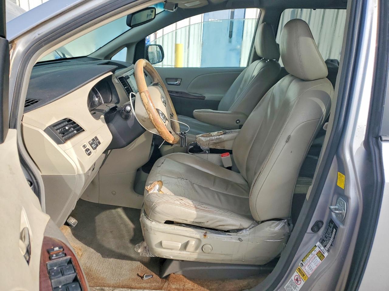 2011 Toyota Sienna xle