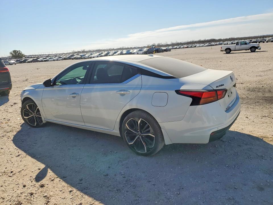 2025 Niss Altima 2.5 sr