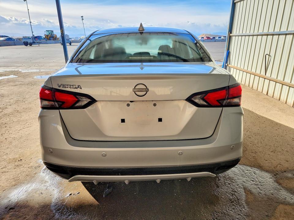 2025 Nissan Versa sv