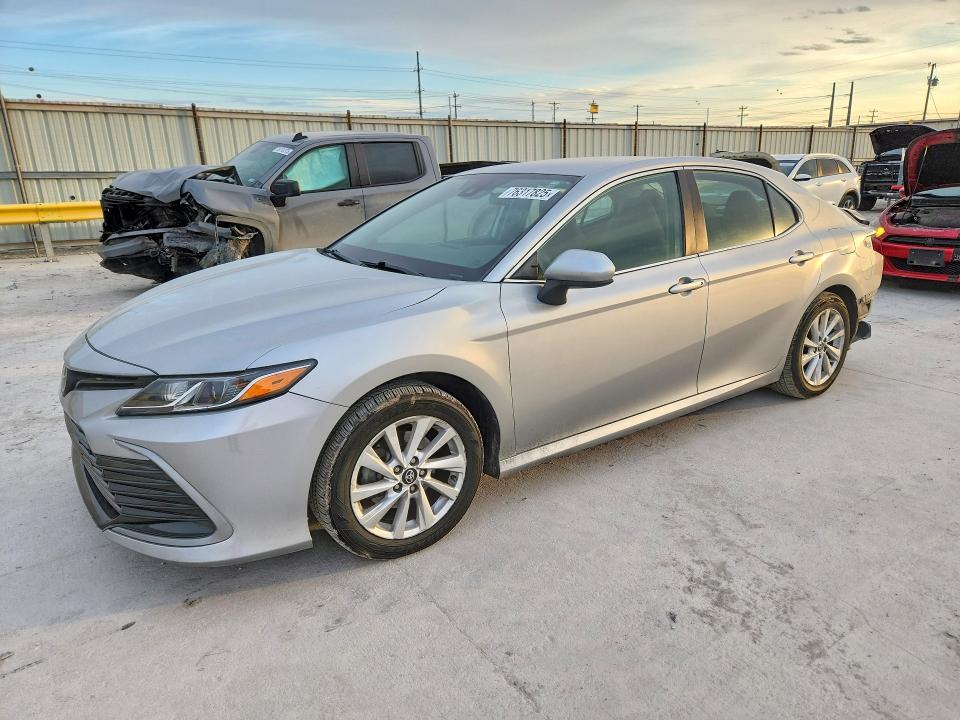2021 Toyota Camry le