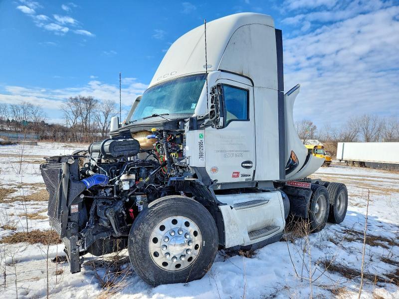 2025 Kenworth T680 Semi Truck