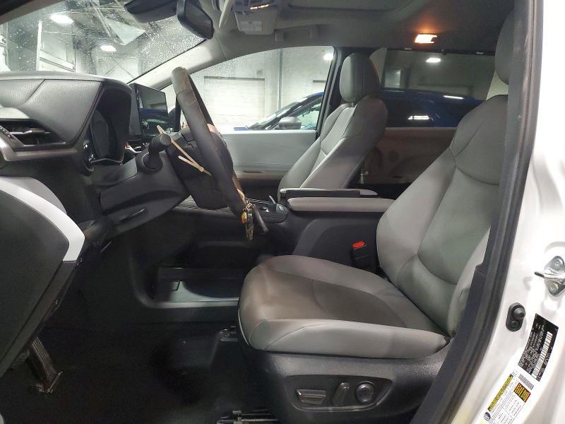 2025 Toyota Sienna xle