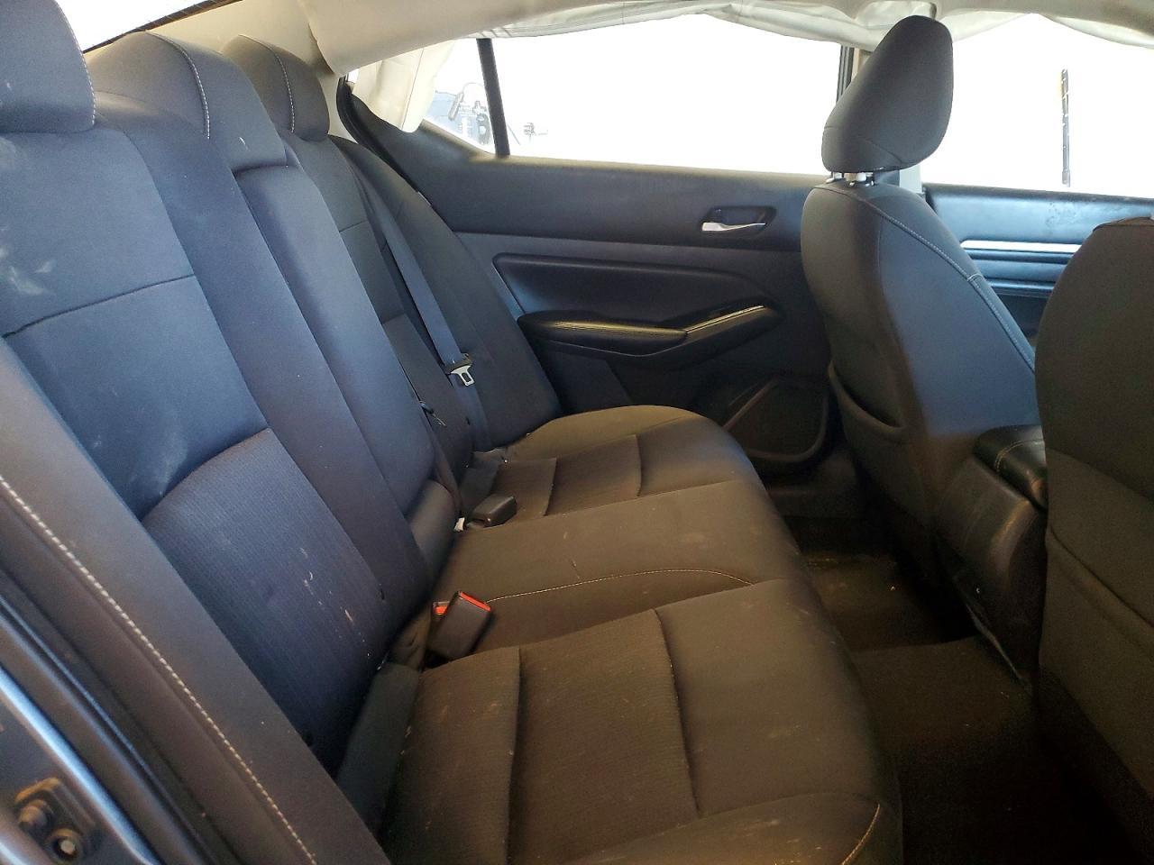 2021 Niss Altima 2.5 sv