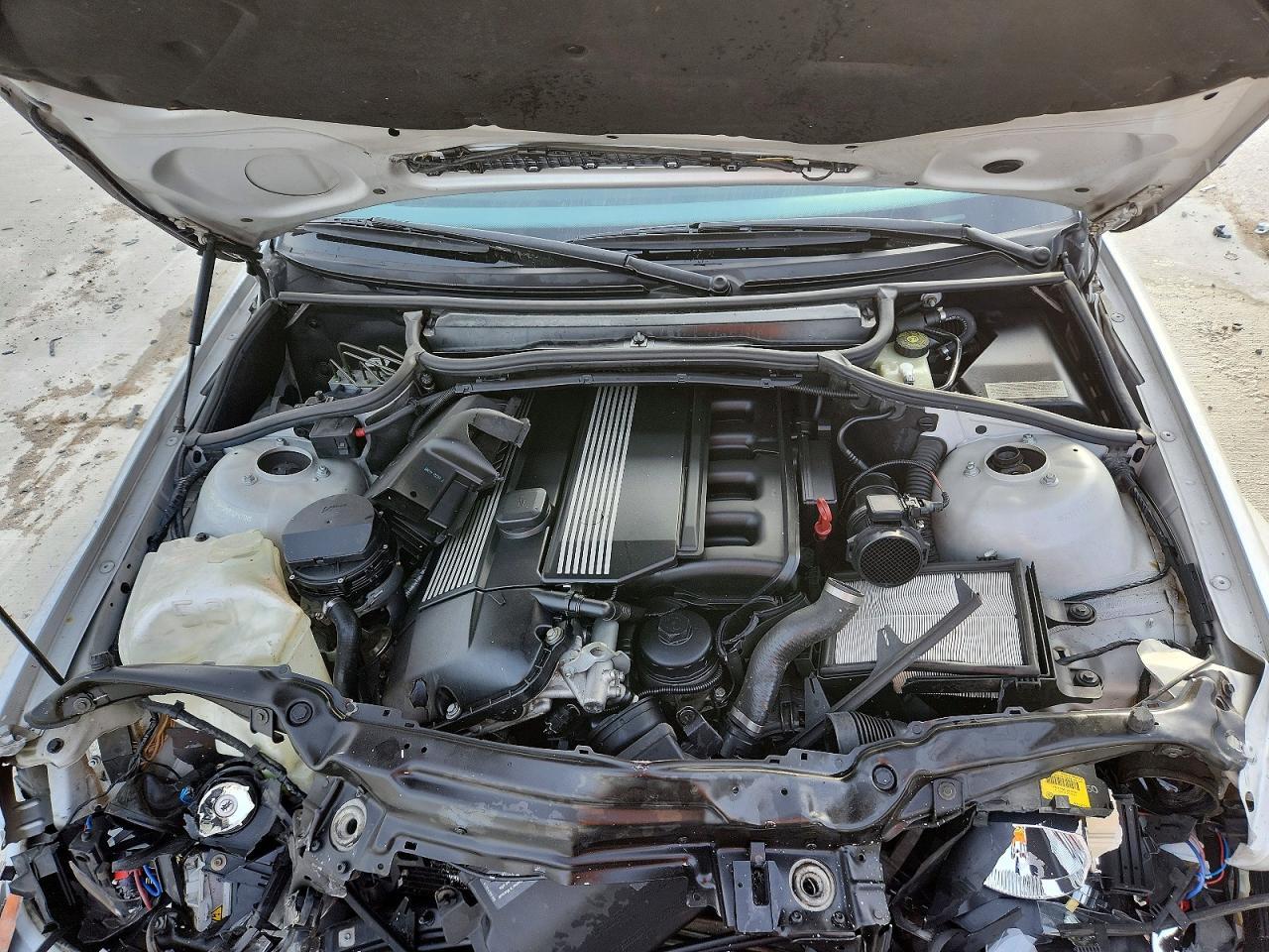 2000 BMW 323 i