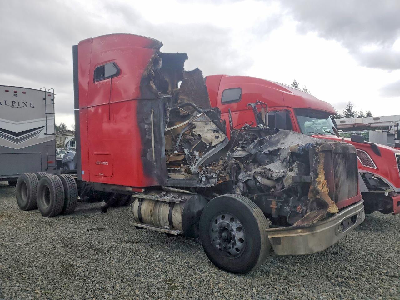 2005 International 9200I Semi Truck