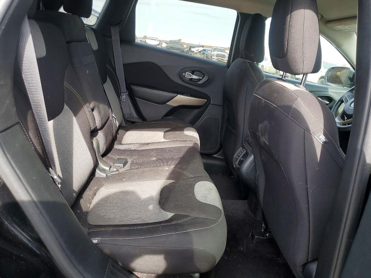 2017 Jeep Cherokee Sport