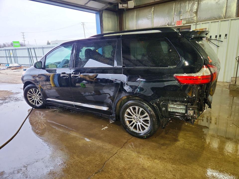 2020 Toyota Sienna xle