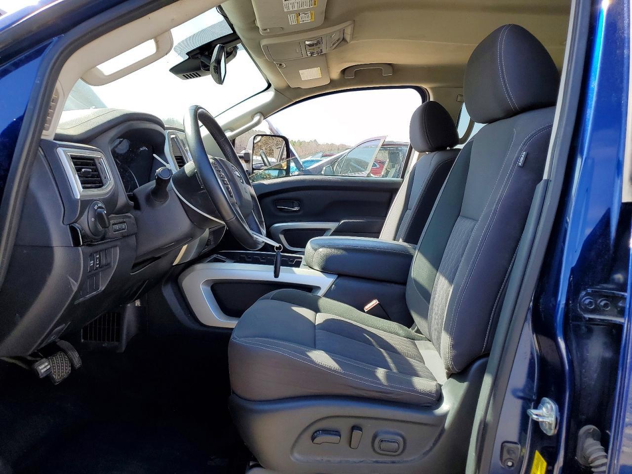 2023 Nissan Titan SV