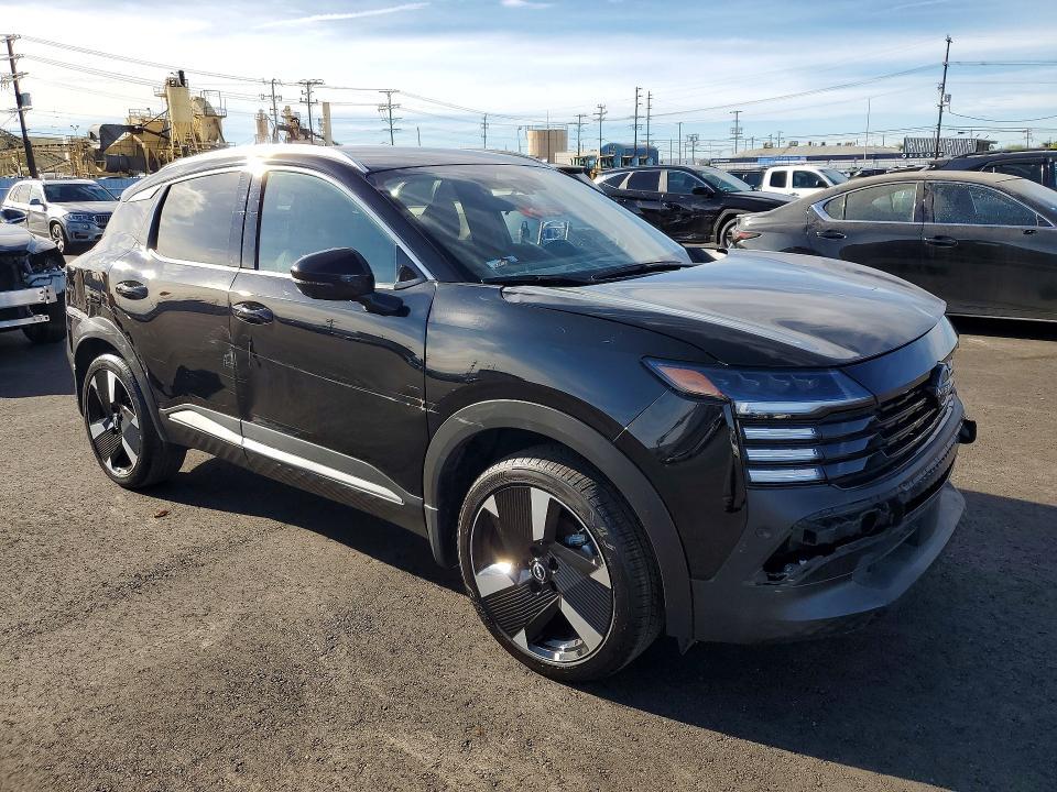 2025 Nissan Kicks sr
