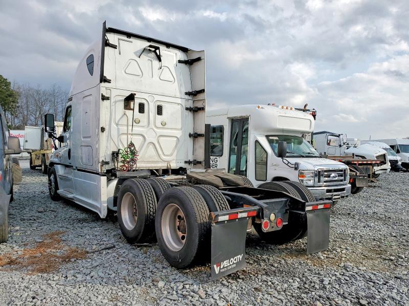 2016 Freightliner Cascadia 116 Semi Truck