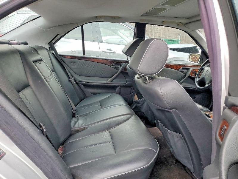 2001 Mercedes-Benz E 320