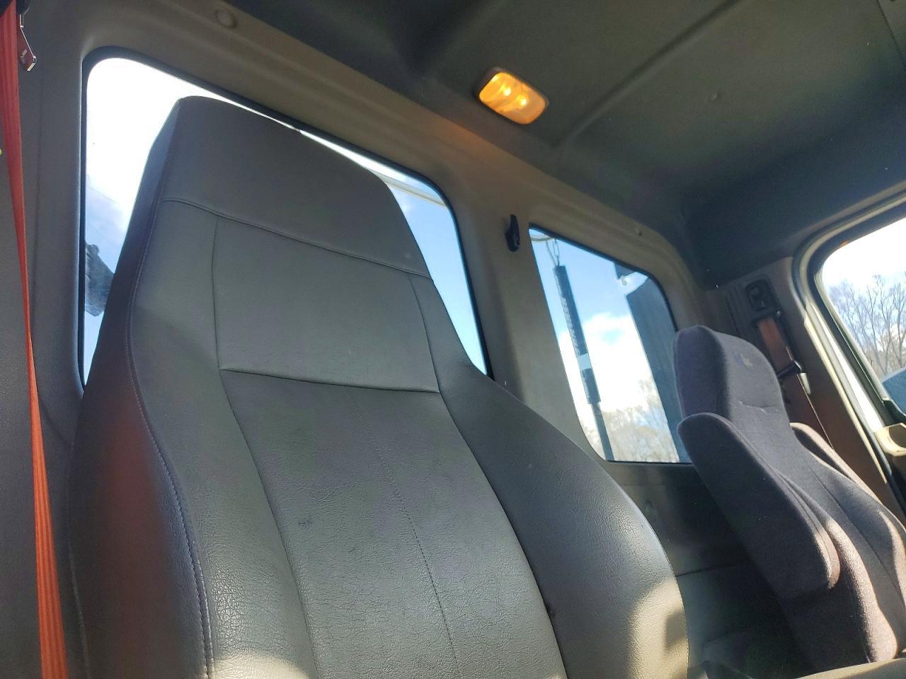 2015 Freightliner Cascadia Semi Truck