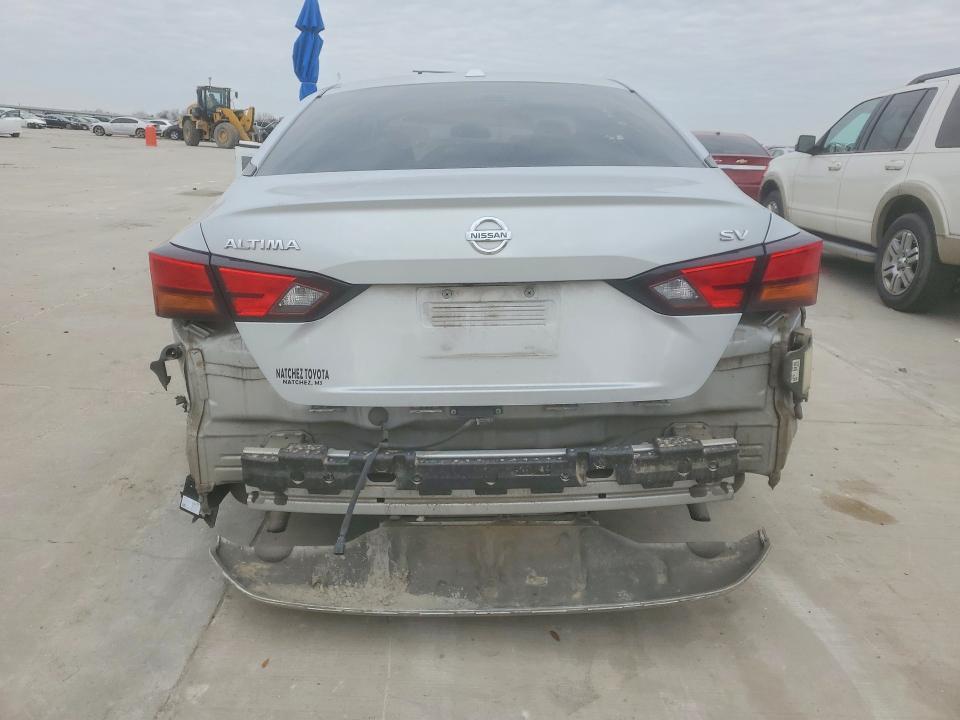 2022 Niss Altima 2.5 sv