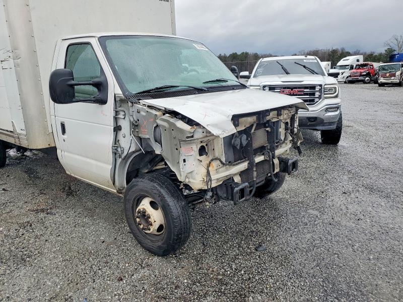 2016 Ford E450 box Truck
