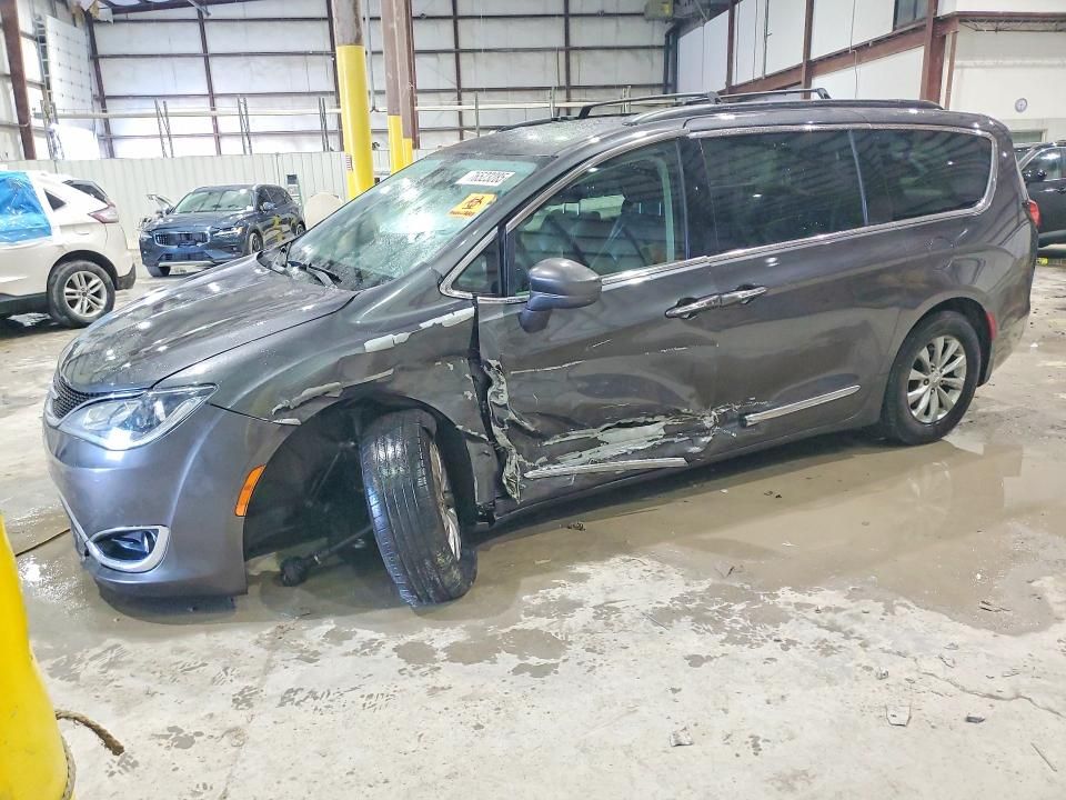 2017 Chrysler Pacifica Touring l