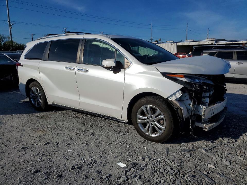 2022 Toyota Sienna Platinum 7-passenger