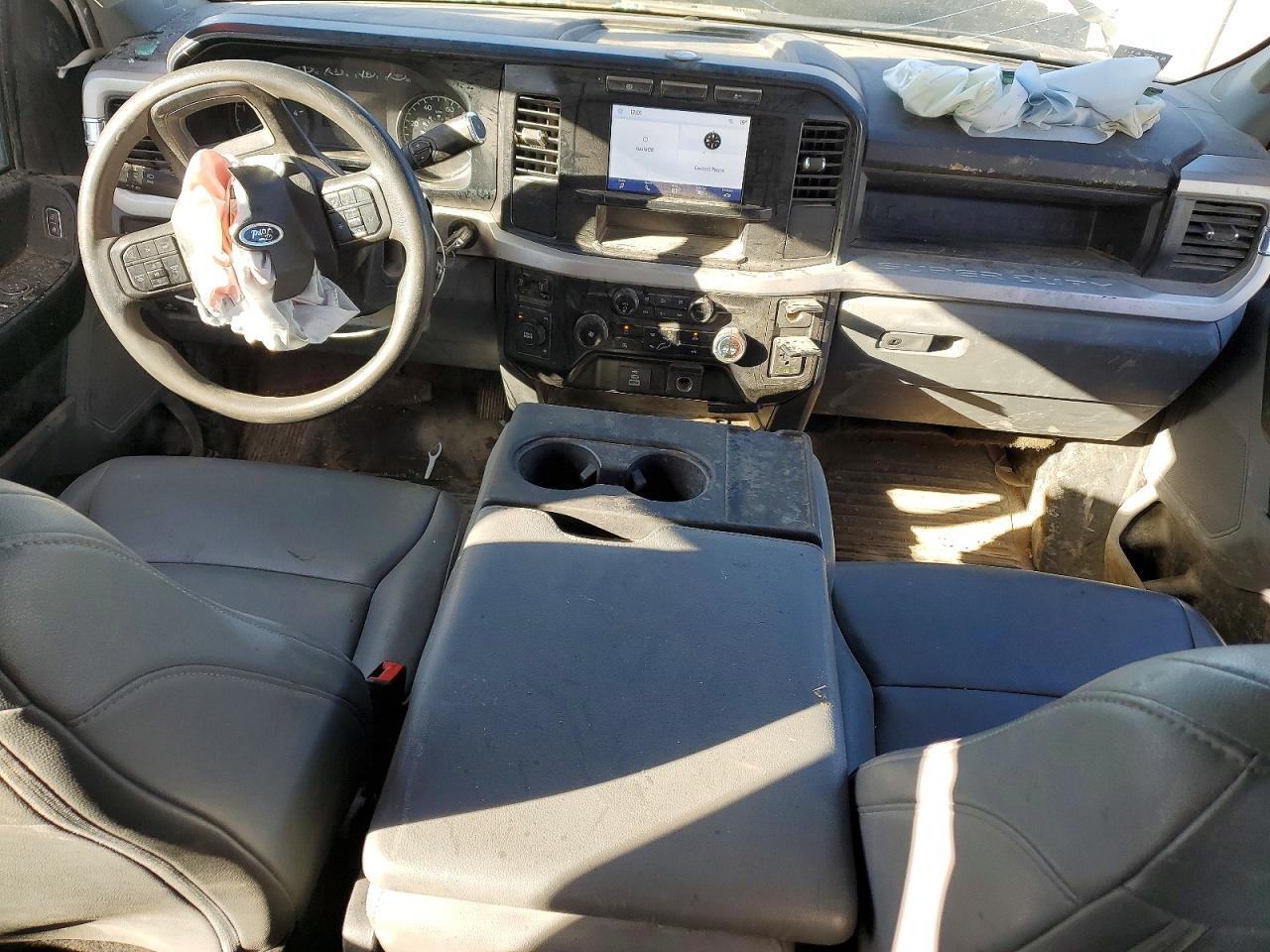 2024 Ford F550 Super Duty Flatbed Truck