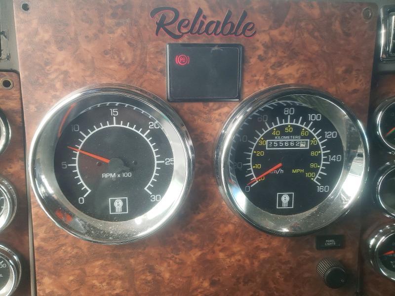 2005 Kenworth W900 Semi Truck