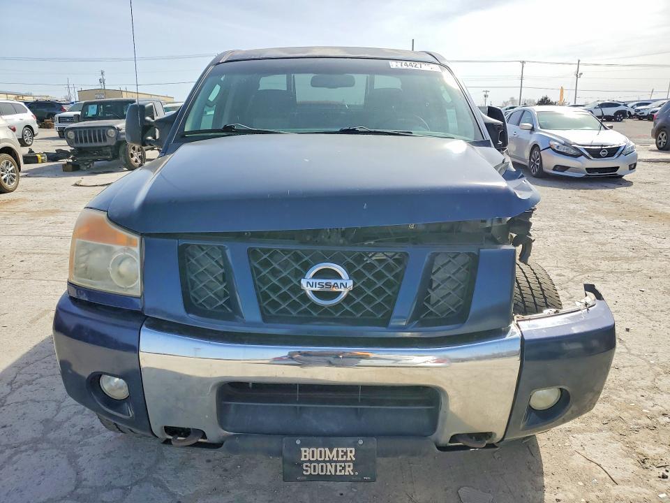 2011 Nissan Titan sv