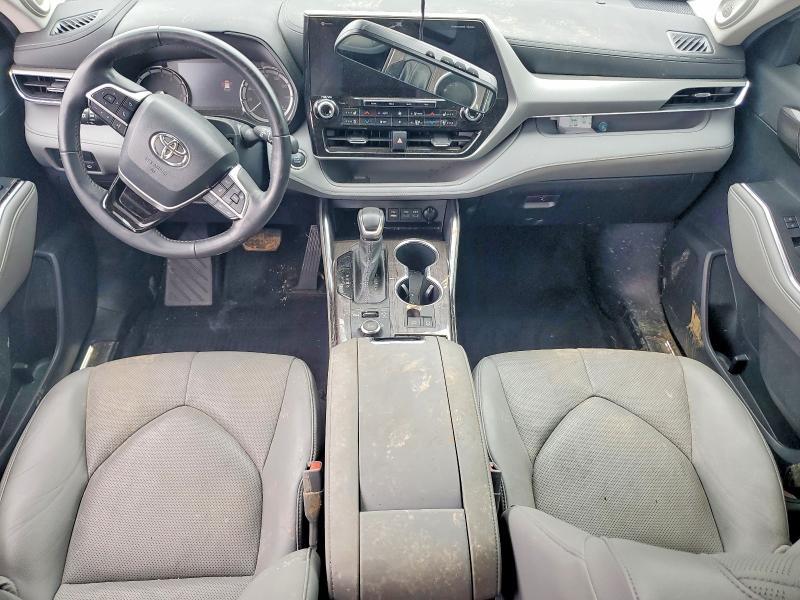 2022 Toyota Highlander Platinum