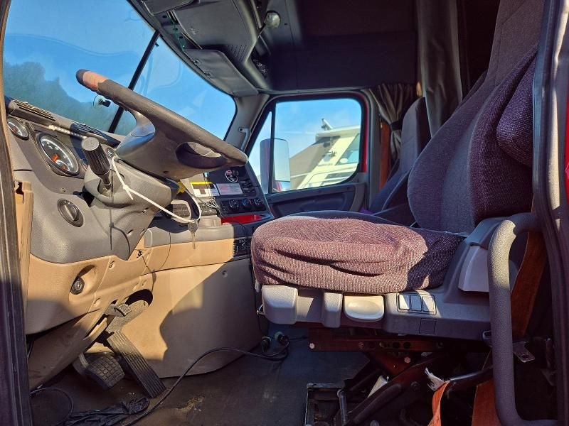 2017 Freightliner Cascadia 125 Semi Truck