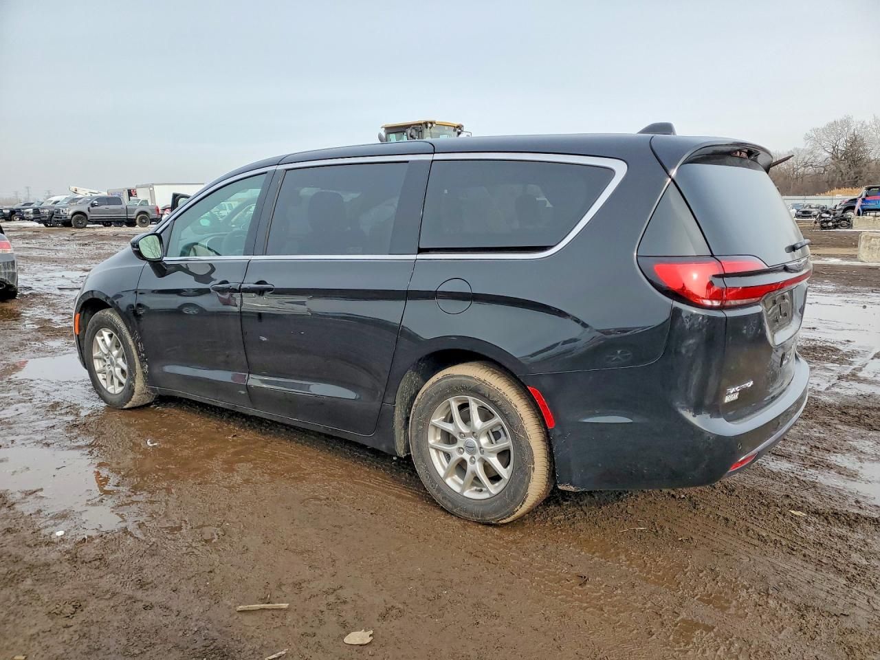 2025 Chrysler Pacifica Select