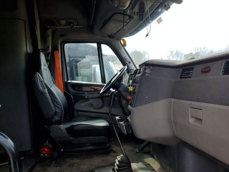 2015 Peterbilt Tractor 587-Semi Truck