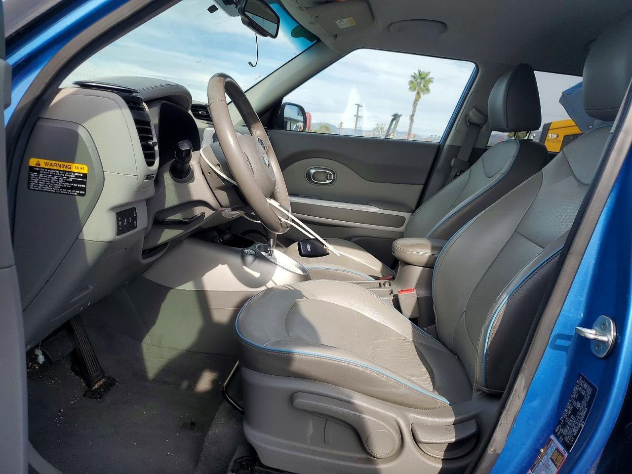 2017 KIA Soul ev +