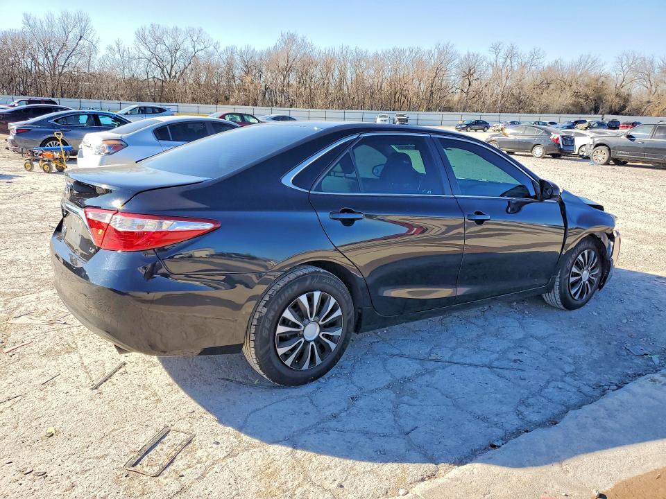 2016 Toyota Camry le