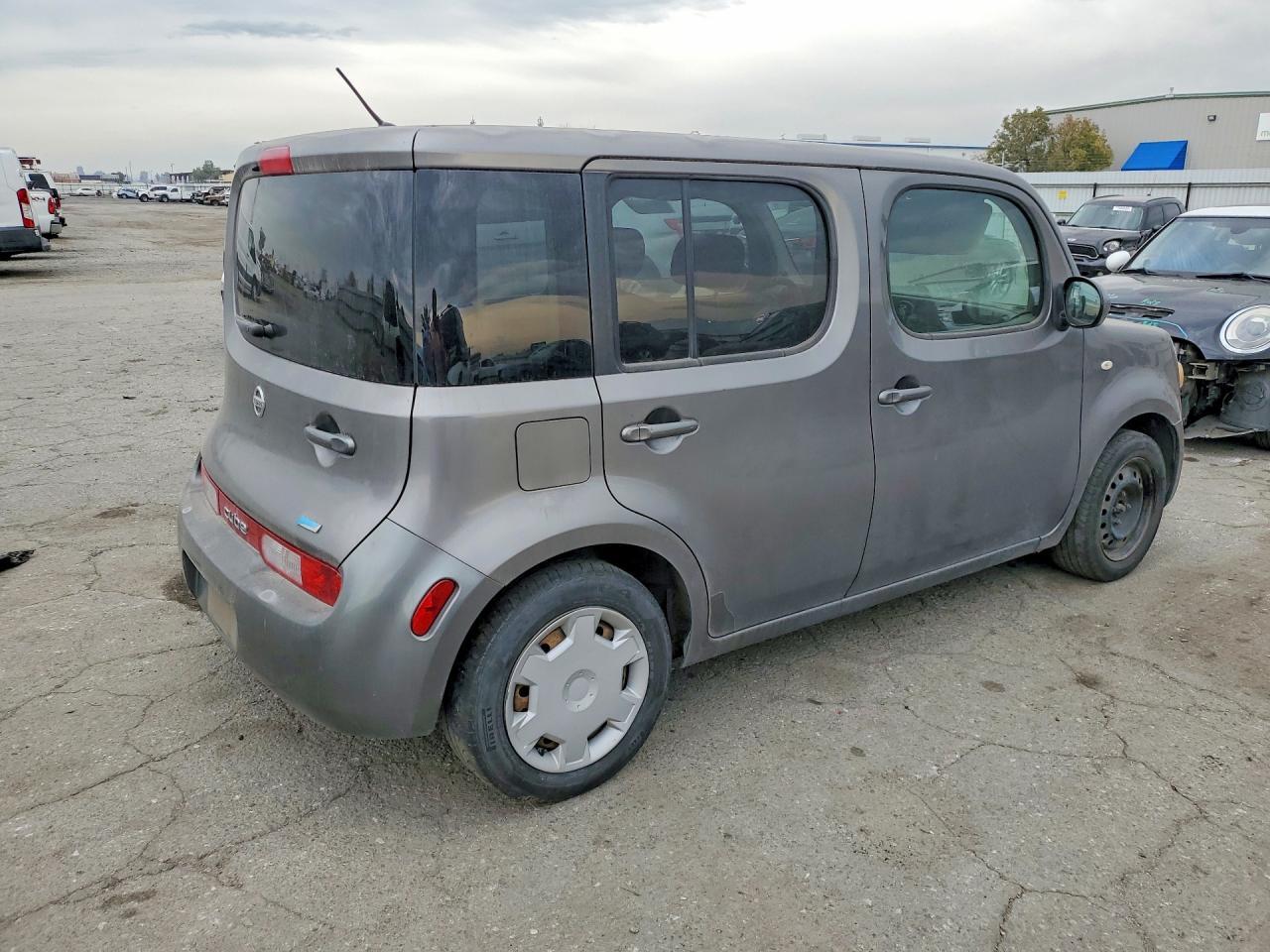 2013 Niss Cube s