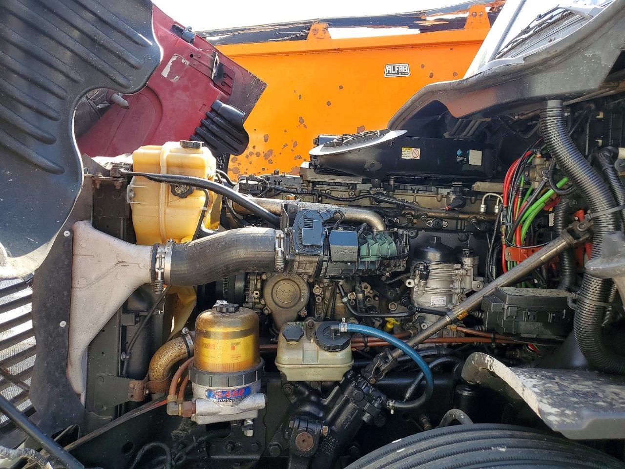 2015 Freightliner Cascadia Semi Truck