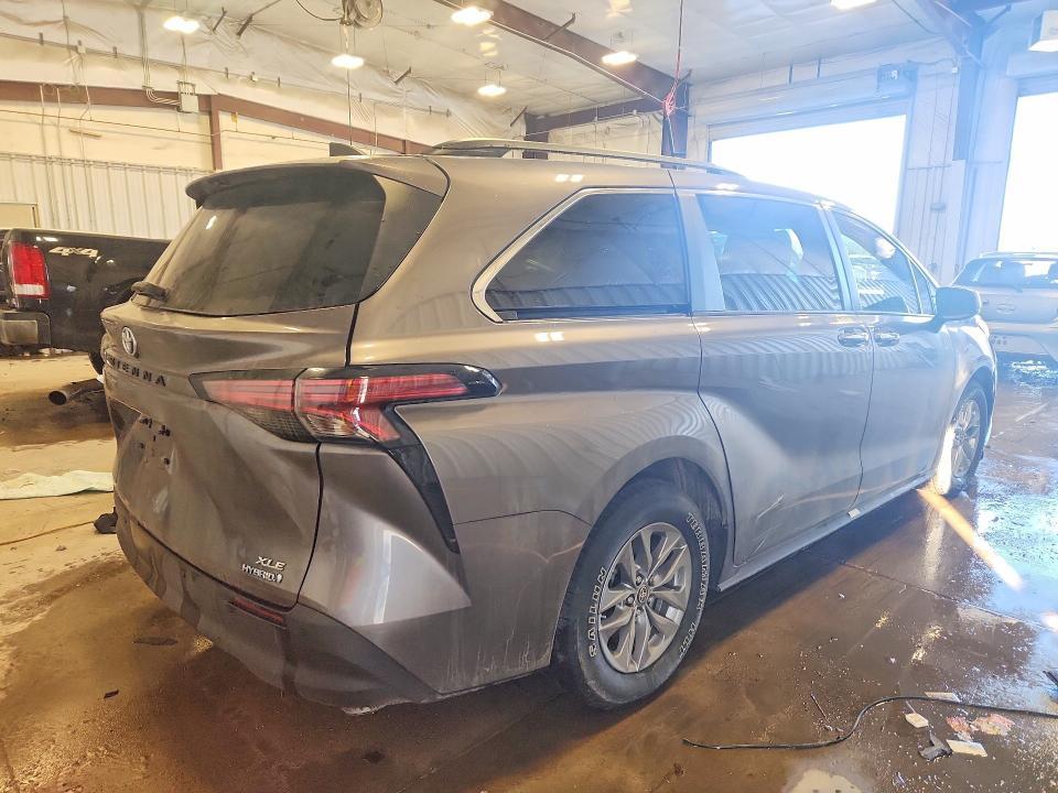2022 Toyota Sienna xle