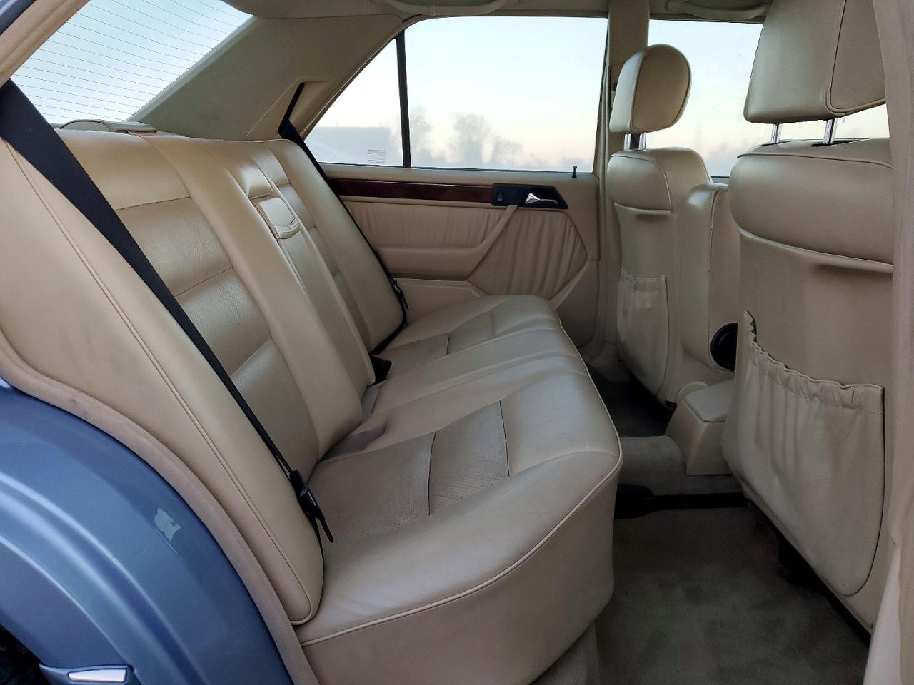 1992 Mercedes-Benz 400 e