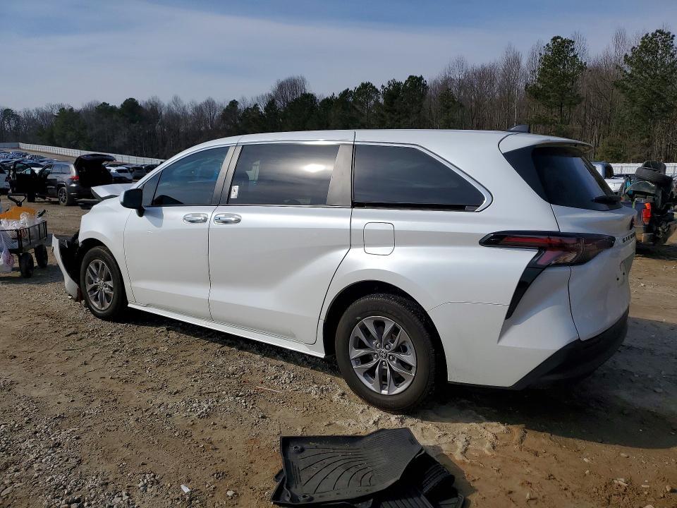 2024 Toyota Sienna xle