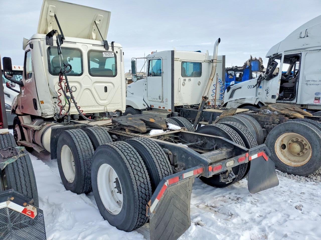 2019 Freigliner 2019 Freightliner Cascadia 126 Semi Truck