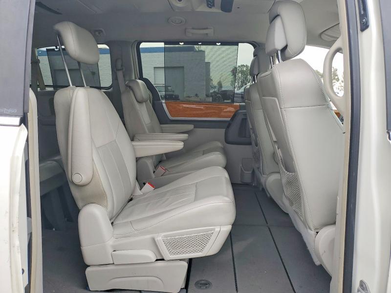 2010 Chrysler Town & Country Limited
