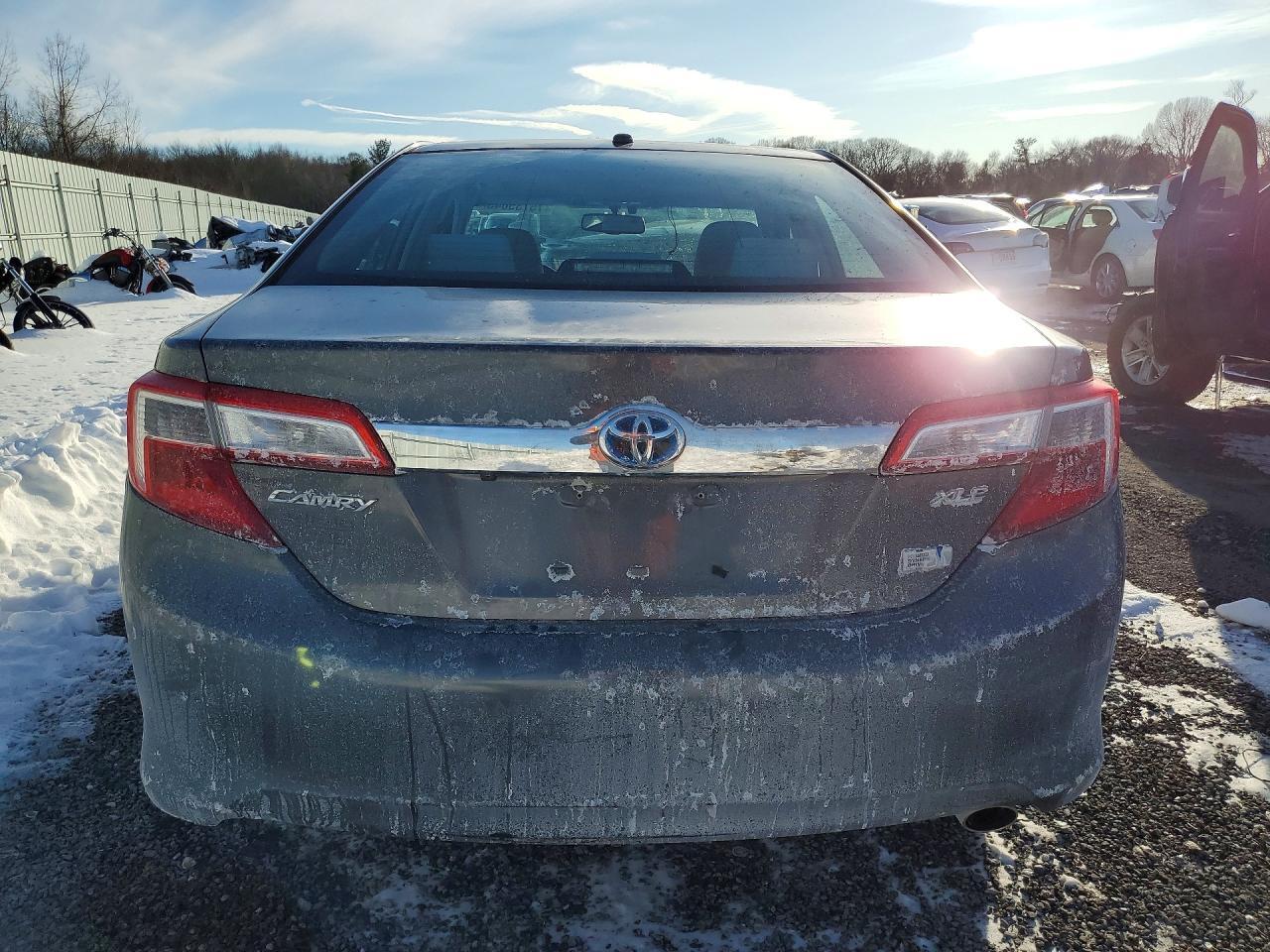 2013 Toyota Camry Hybrid