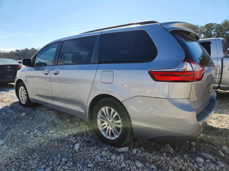 2017 Toyota Sienna xle 8-passenger