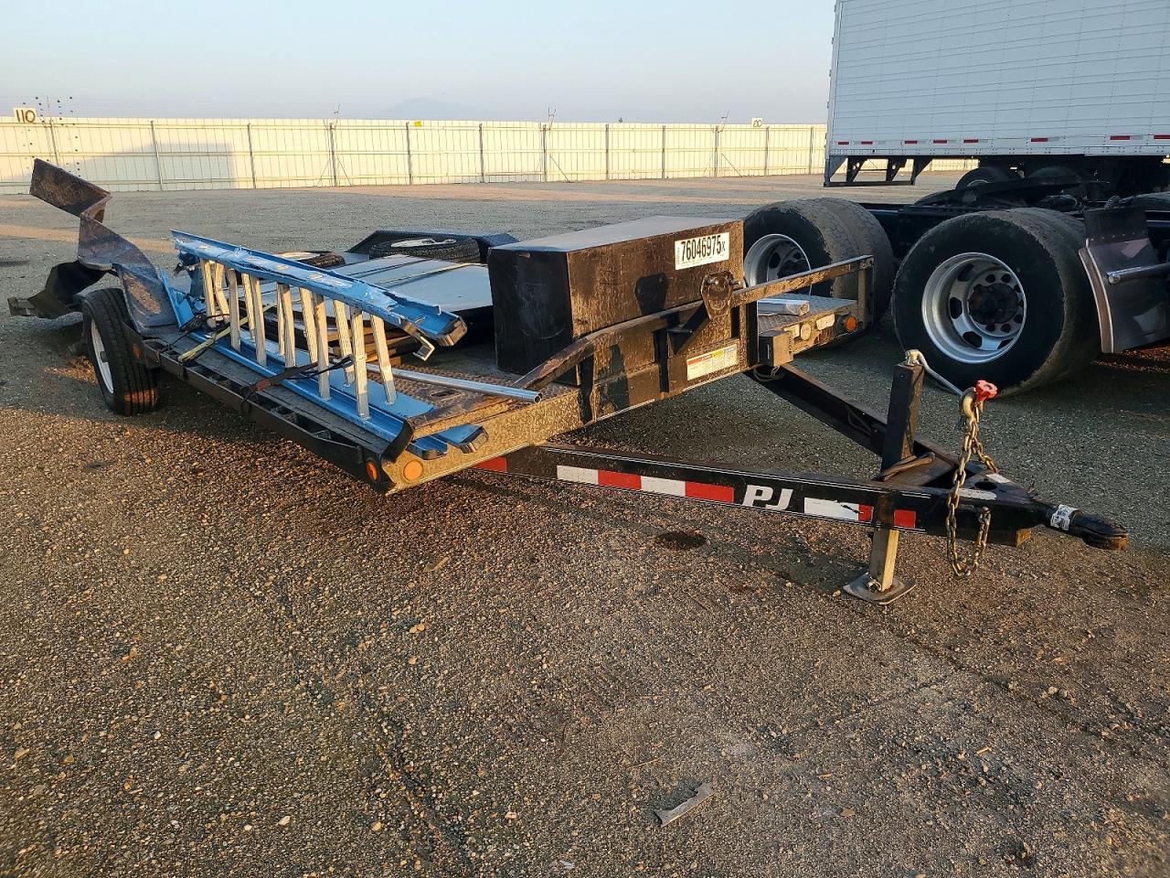 2016 Pjmfg 2016 PJ Equipment Trailer