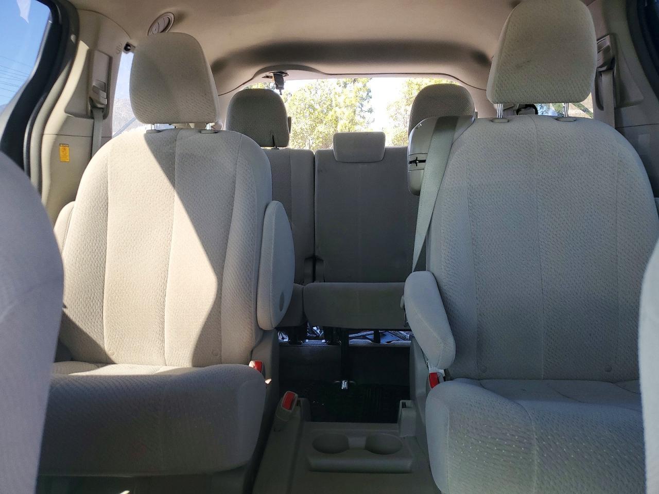 2013 Toyota Sienna le