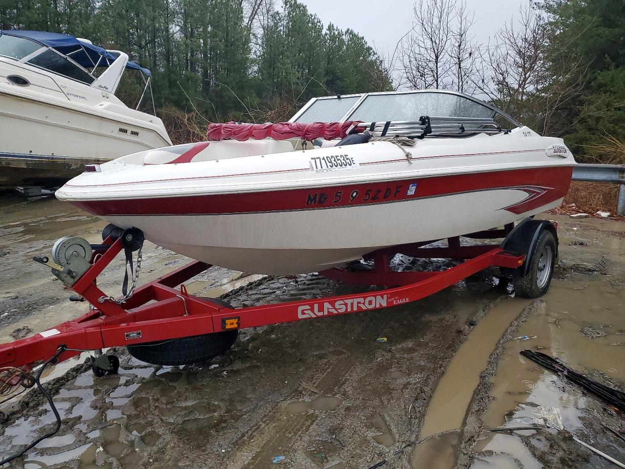2000 Glastron Boat