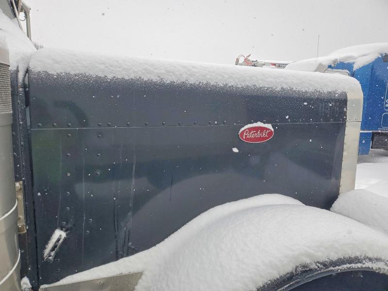 2005 Peterbilt 379 Semi Truck