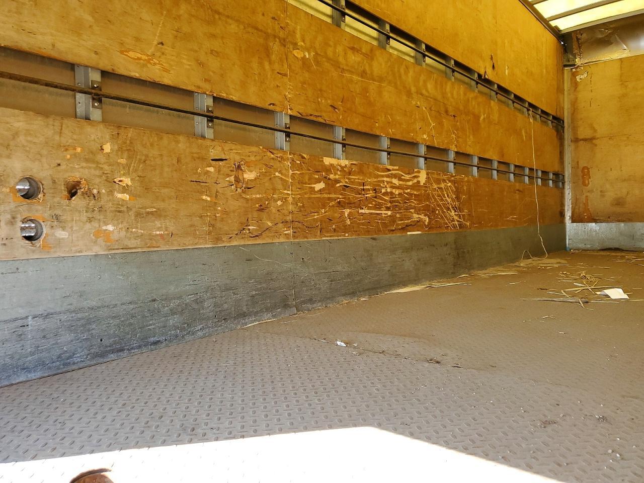 2014 Isuzu NRR BOX Truck